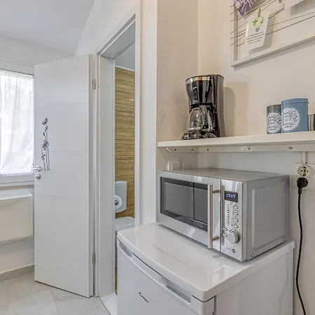 Grosse In Mit Moebliertem Balkon Apartman Porec