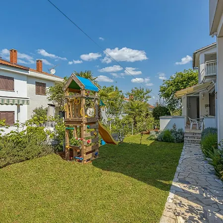 Apartman Grosse In Mit Moebliertem Balkon