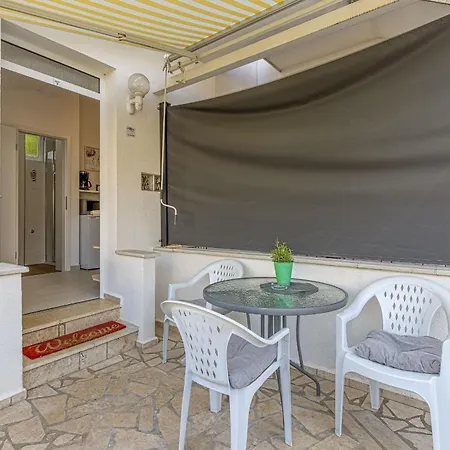 Apartman Grosse In Mit Moebliertem Balkon
