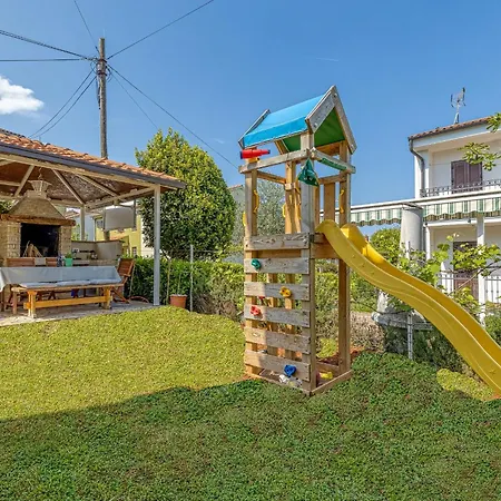 Grosse In Mit Moebliertem Balkon Apartman *
