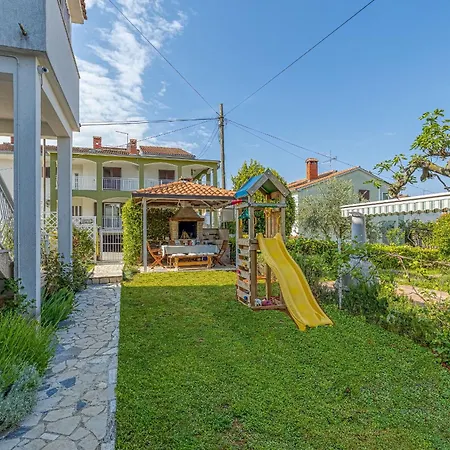 Grosse In Mit Moebliertem Balkon Apartment Porec